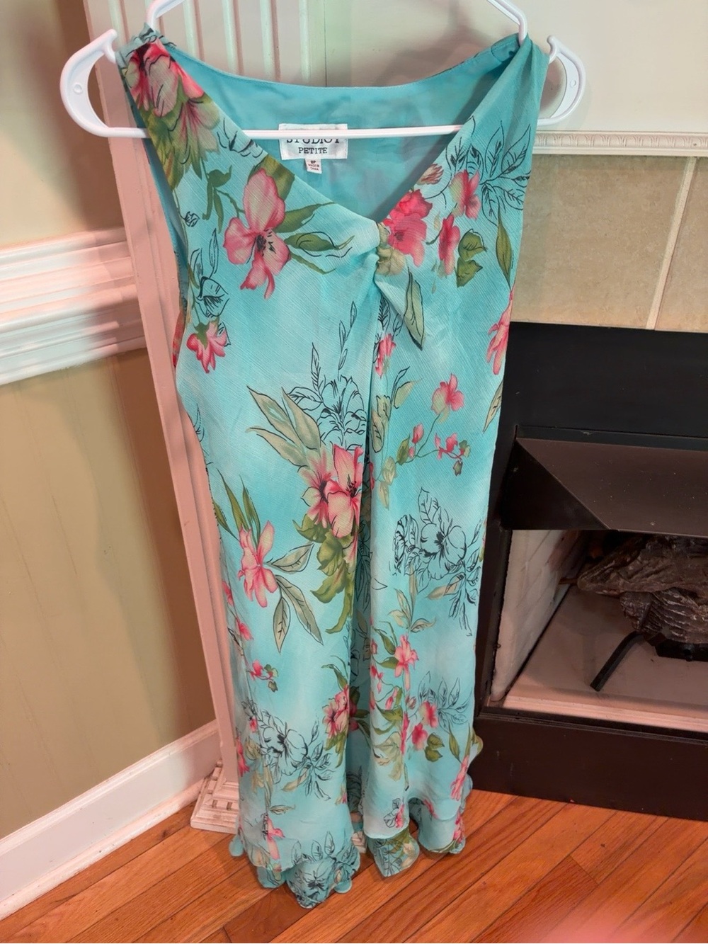 Studio Mint Floral V-Neck Sleeveless Camisole